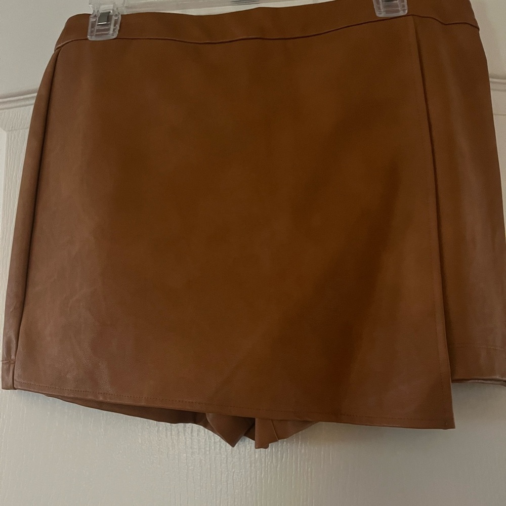 Mini Skort By Iris Basics. Size: Large - image 1